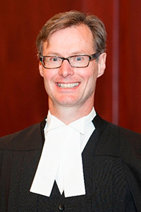 Presenter1